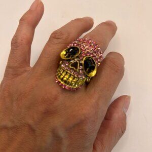 Large pink rhinestone skull cocktail ring stretch gold tone